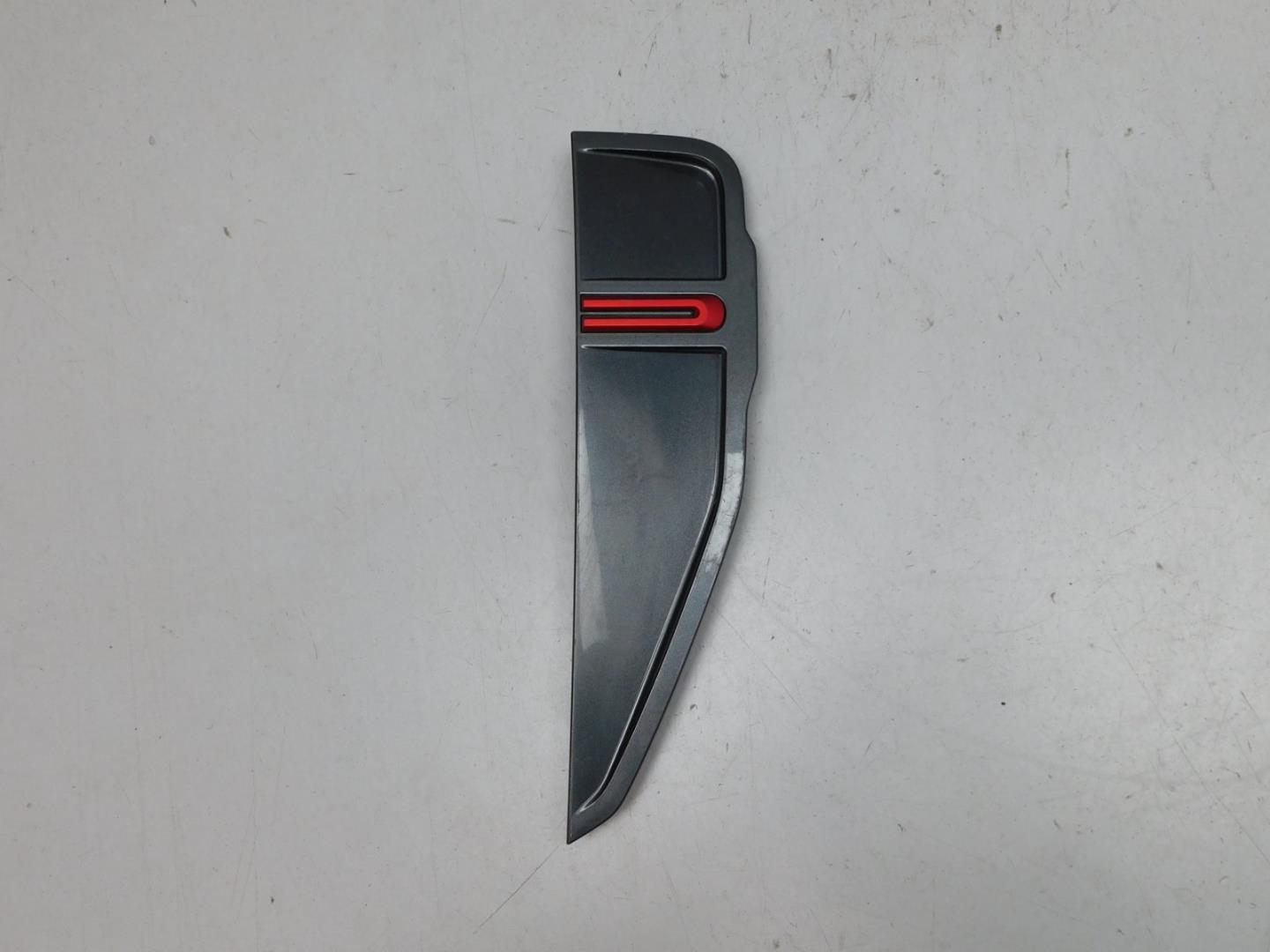 Накладка переднего крыла правого