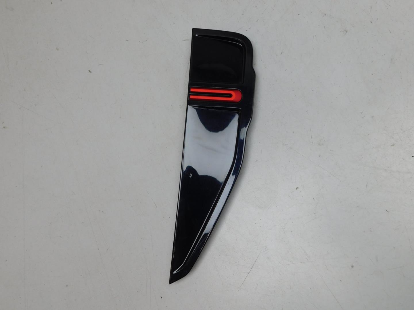 Накладка переднего крыла правого