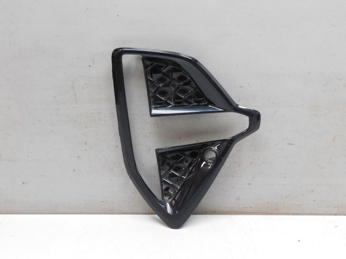 Решетка в бампер правая