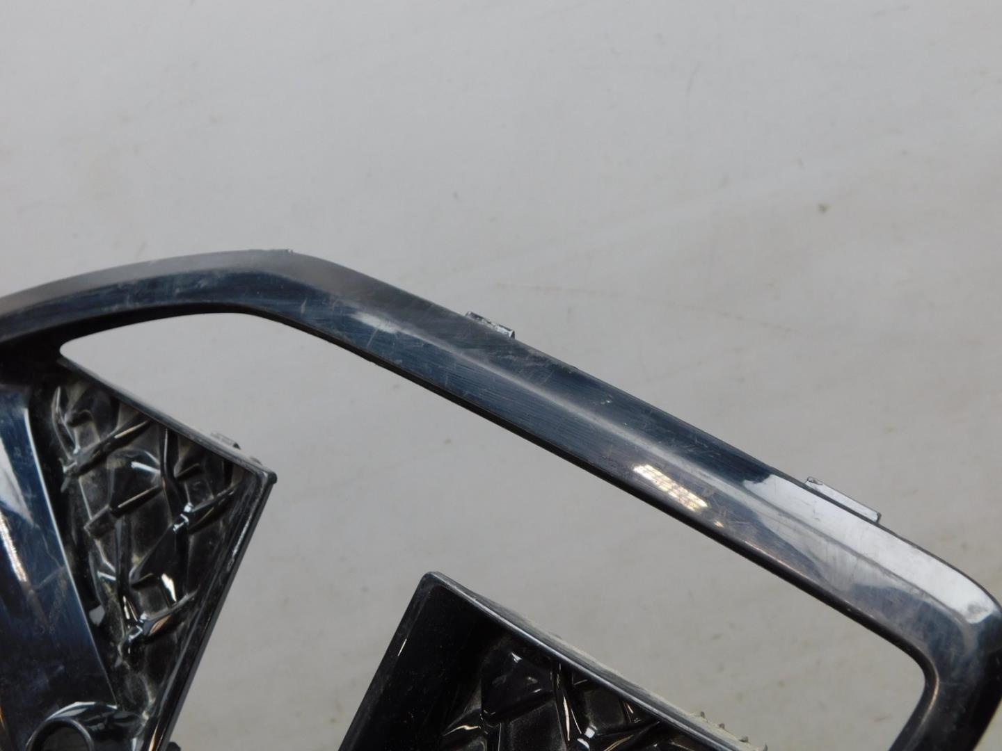 Решетка в бампер правая