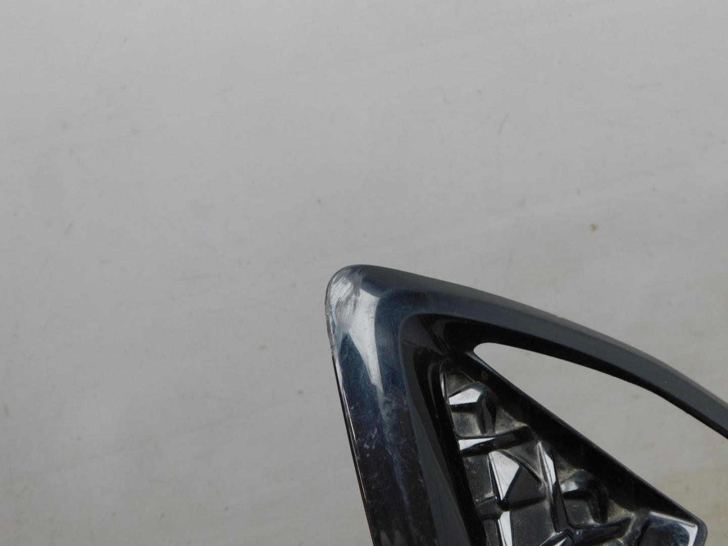 Решетка в бампер правая