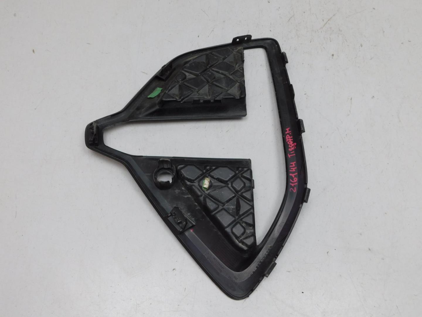 Решетка в бампер правая