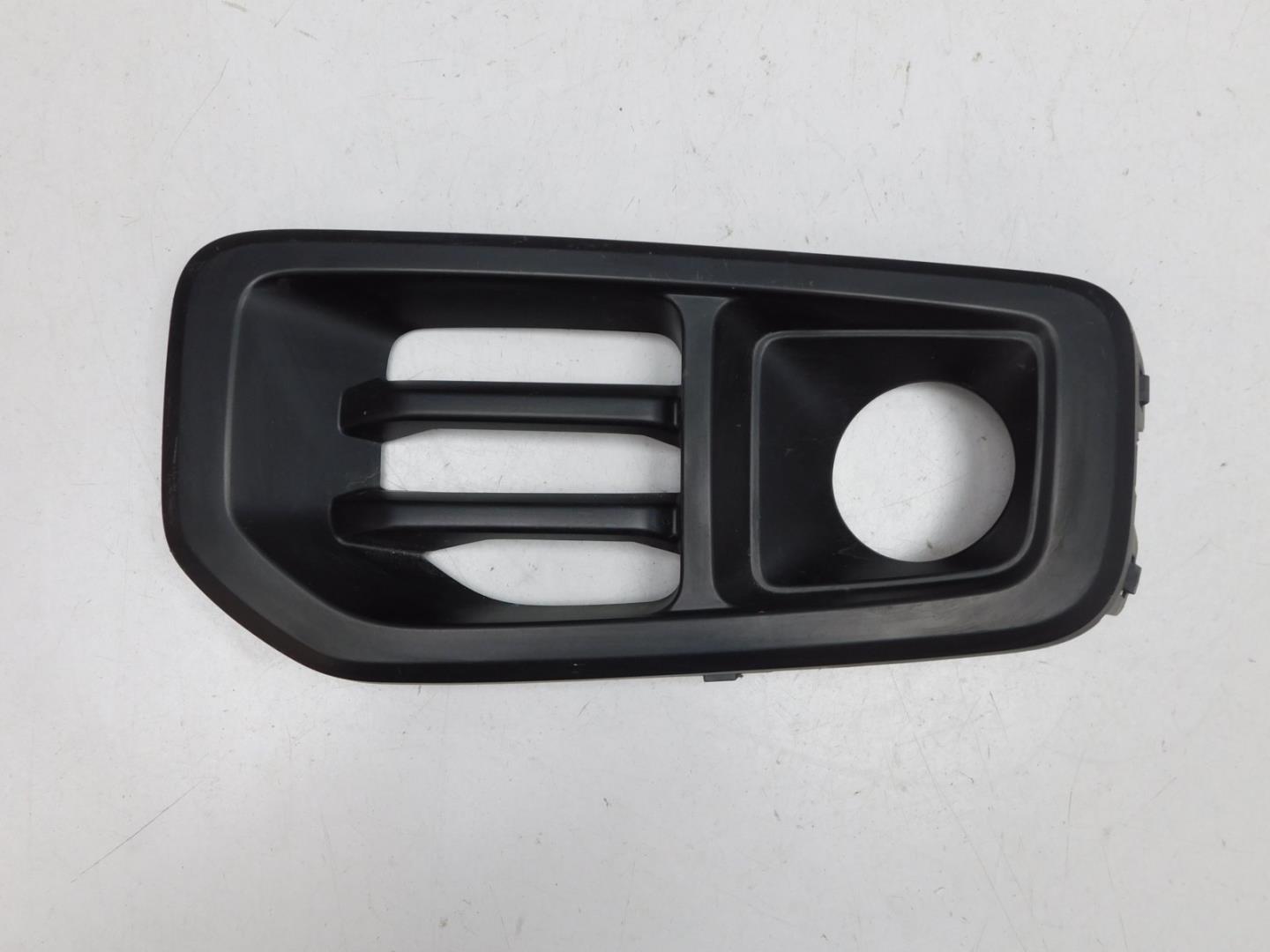 Решетка в бампер левая