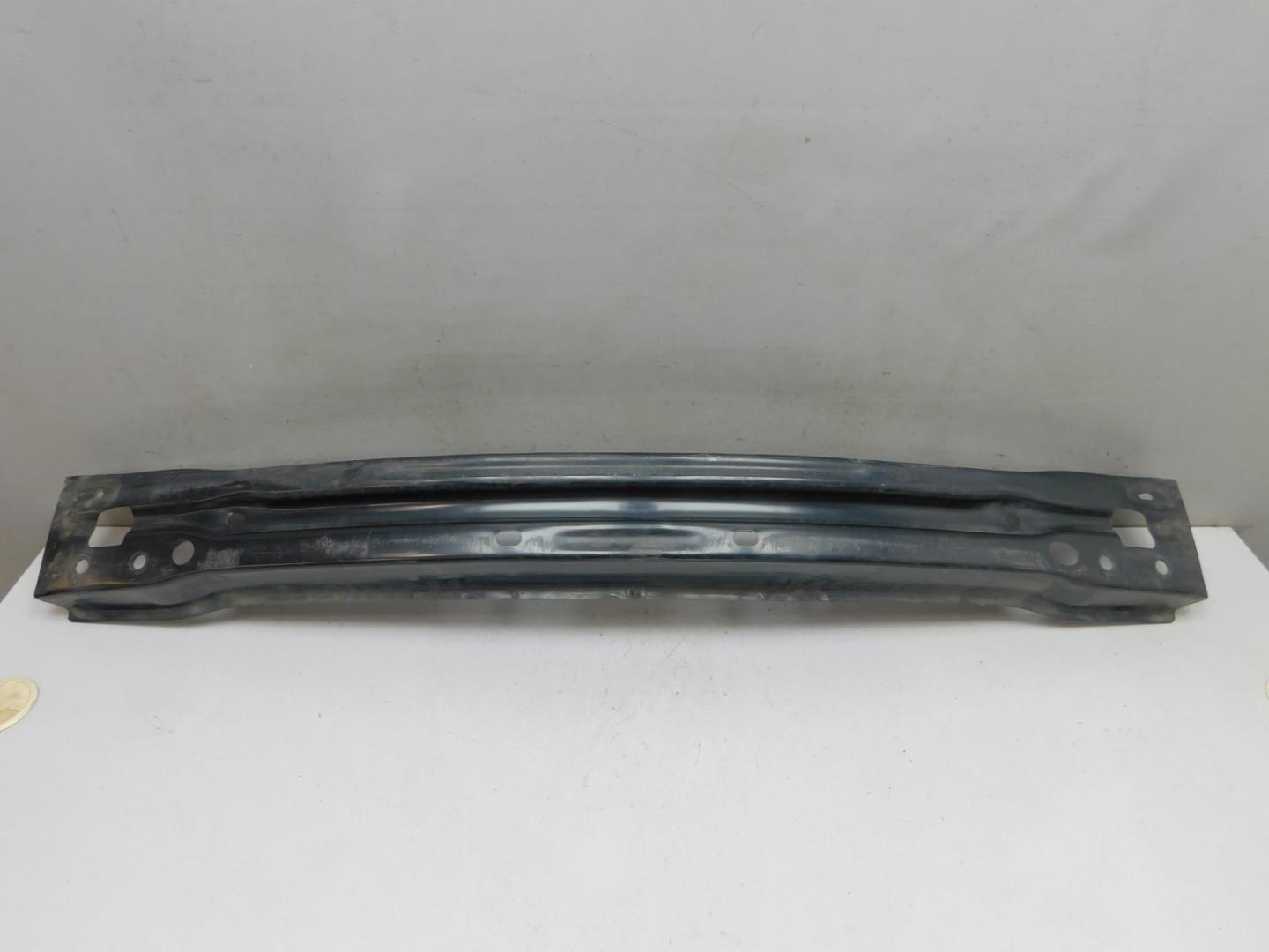 Усилитель переднего бампера