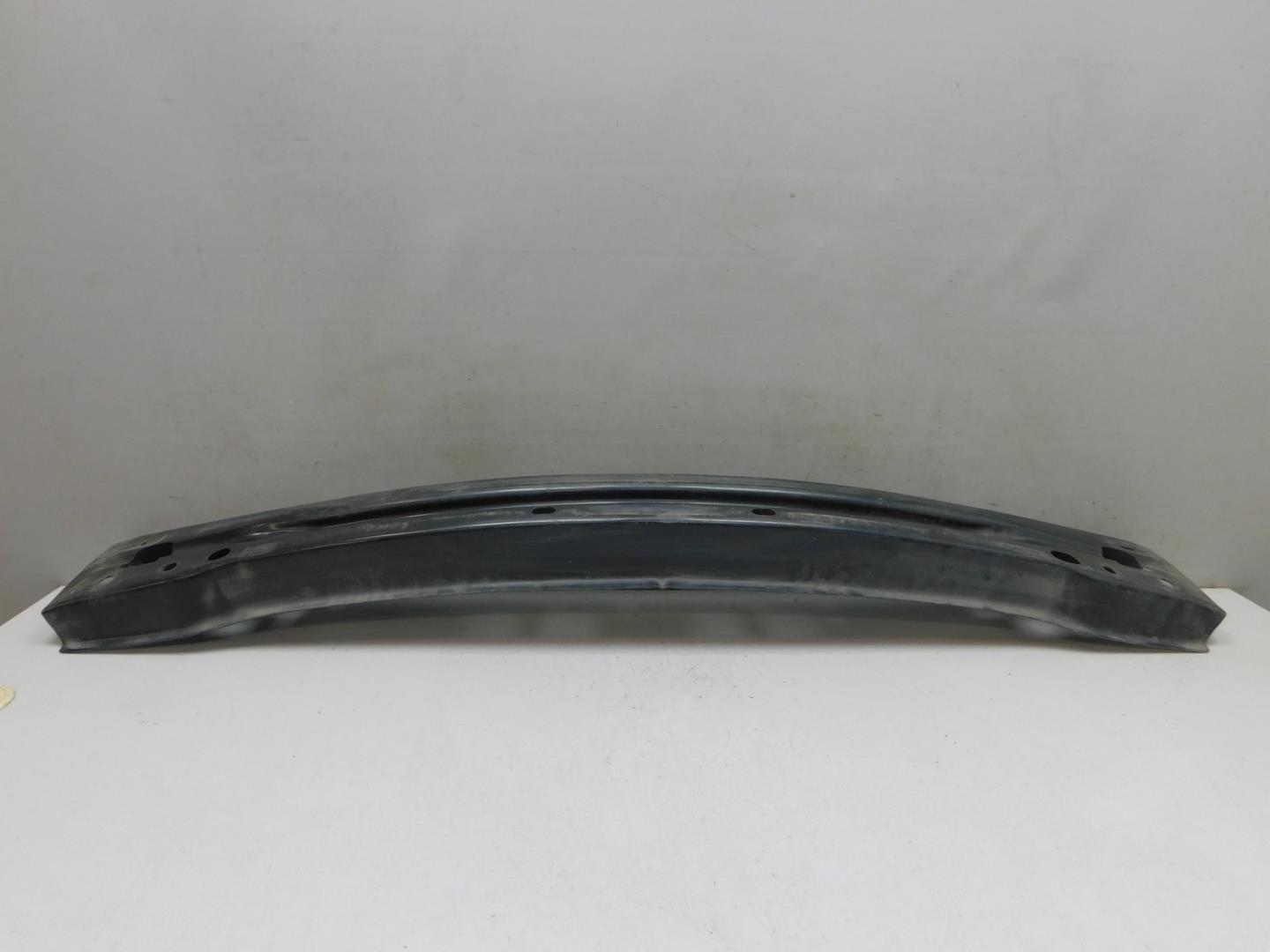 Усилитель переднего бампера