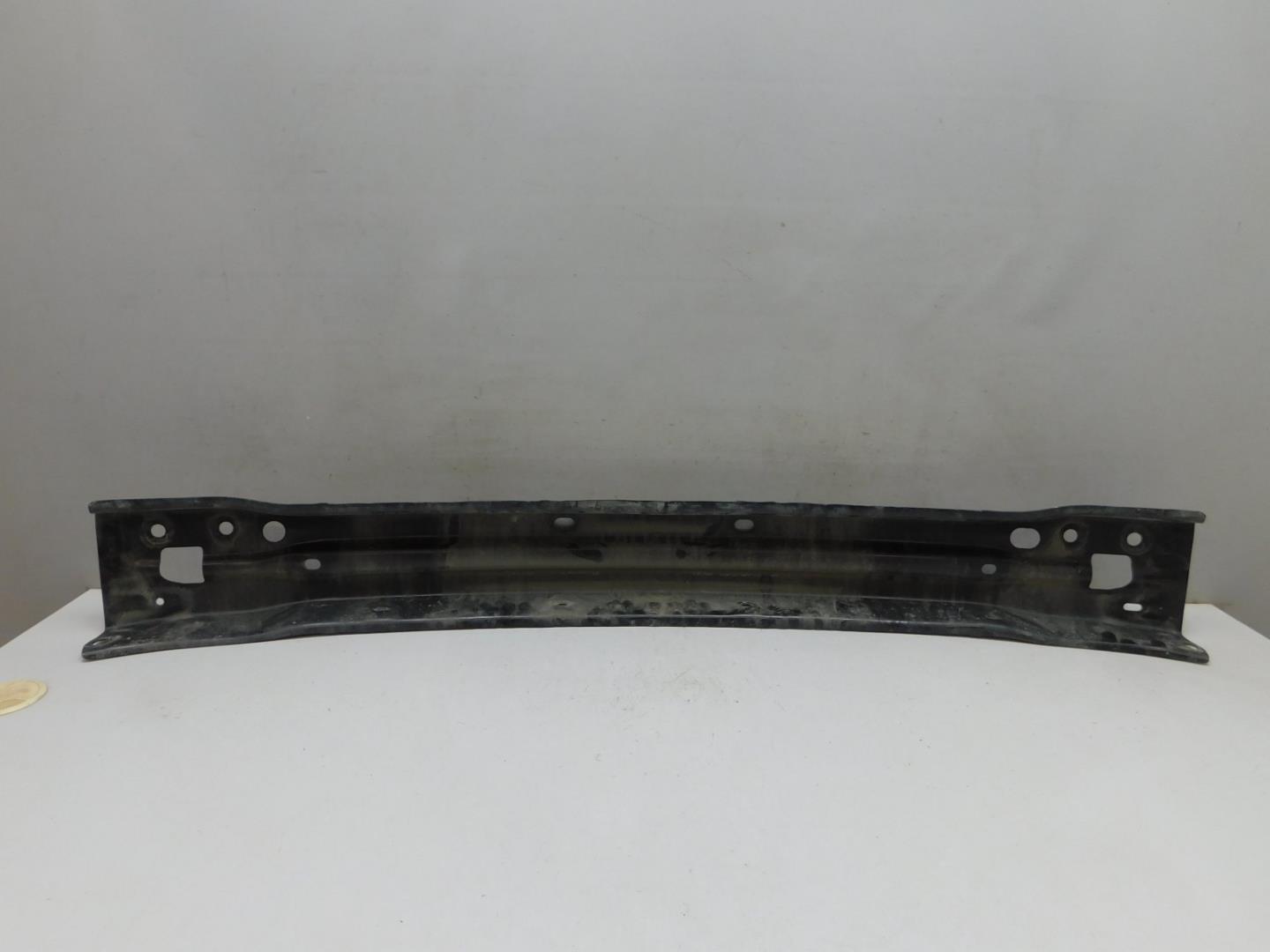 Усилитель переднего бампера