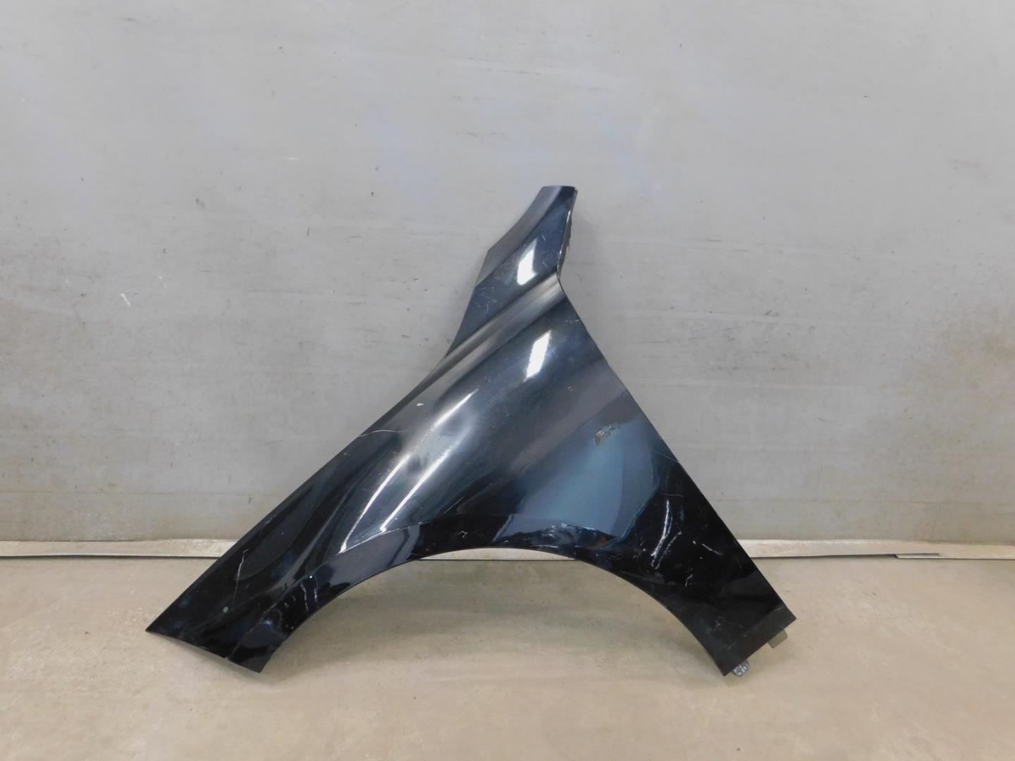 Крыло переднее левое