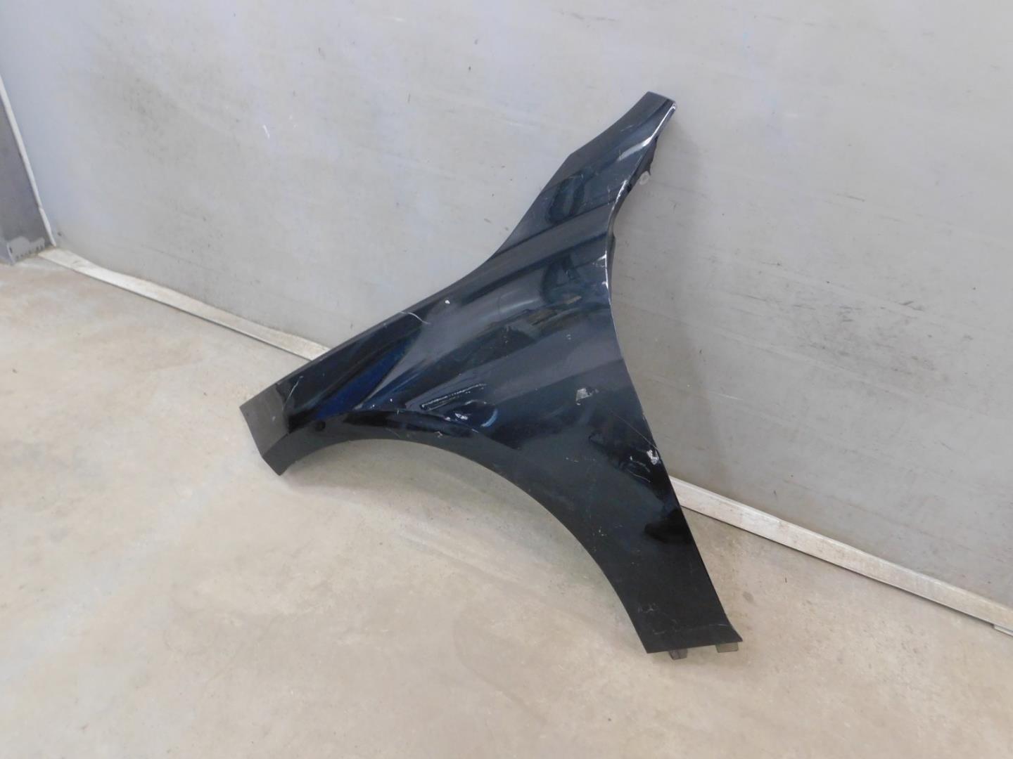 Крыло переднее левое