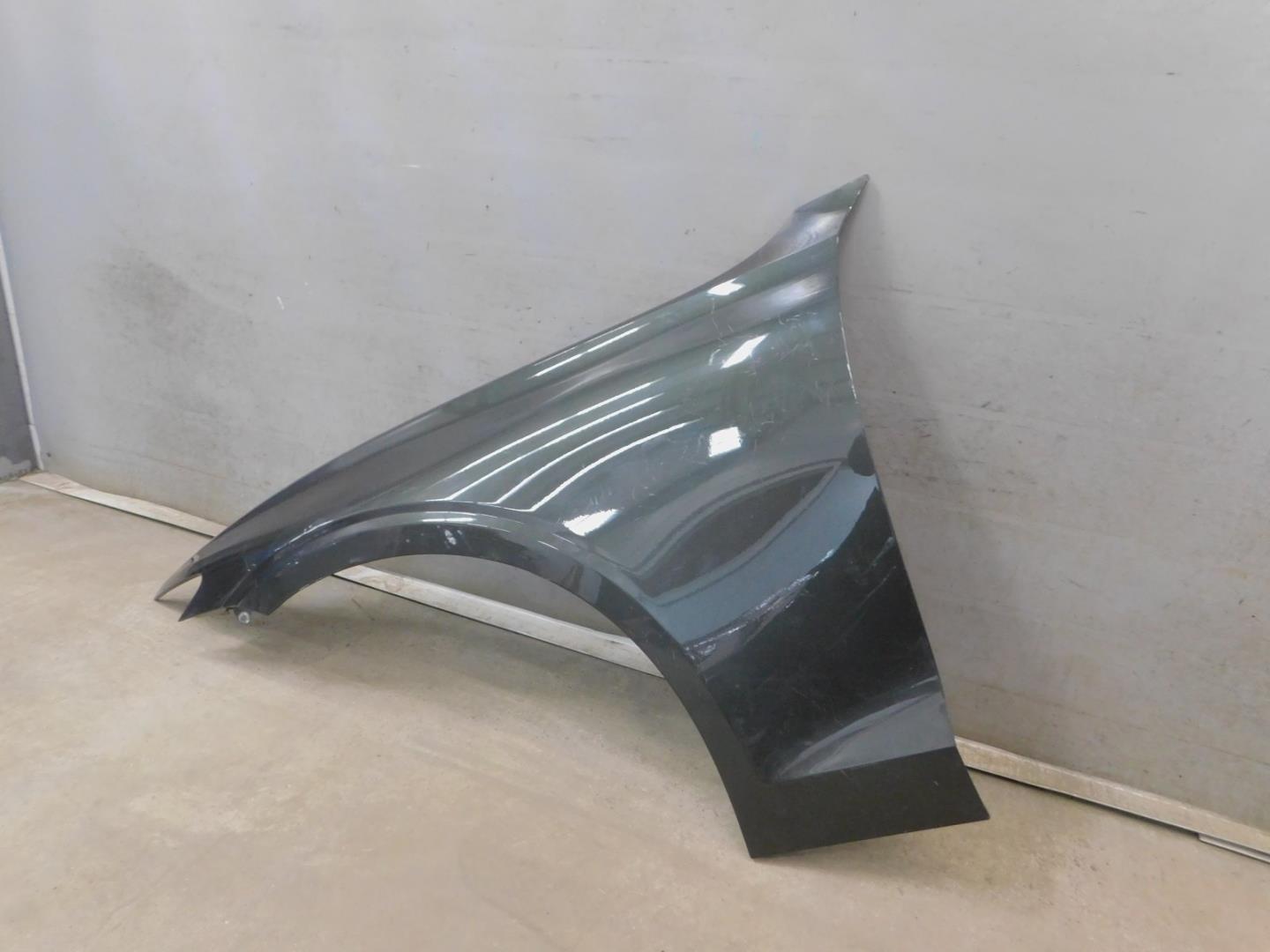 Крыло переднее левое