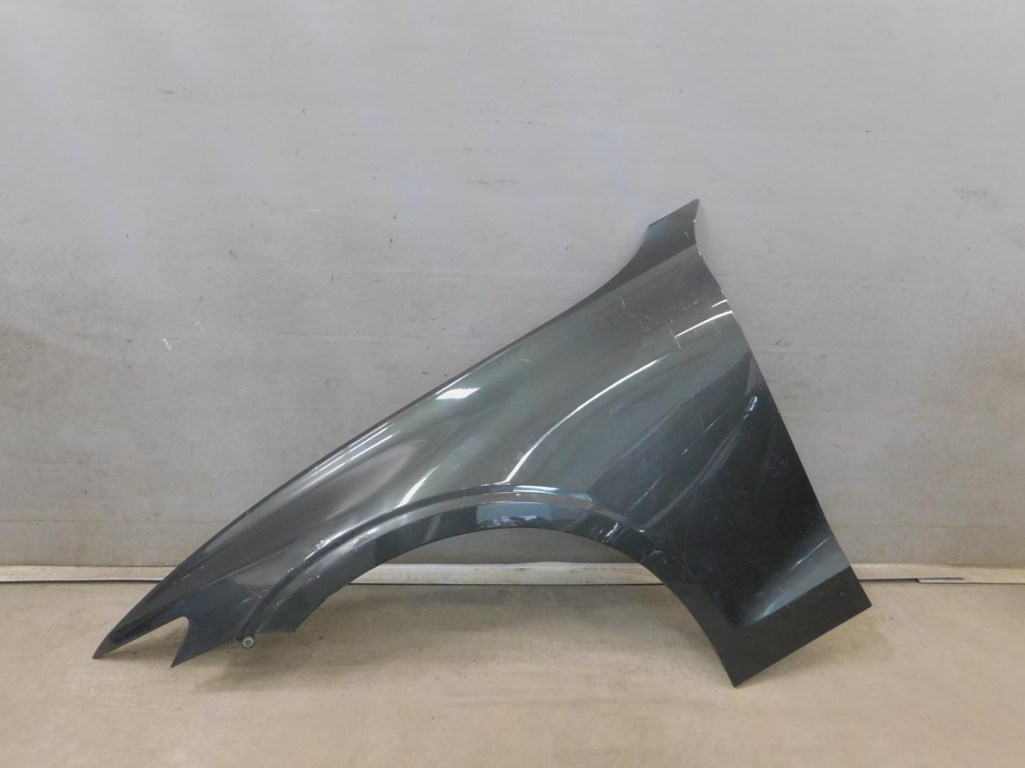 Крыло переднее левое