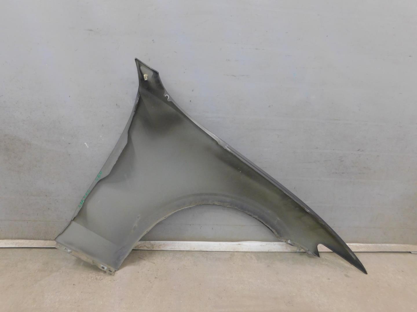 Крыло переднее левое