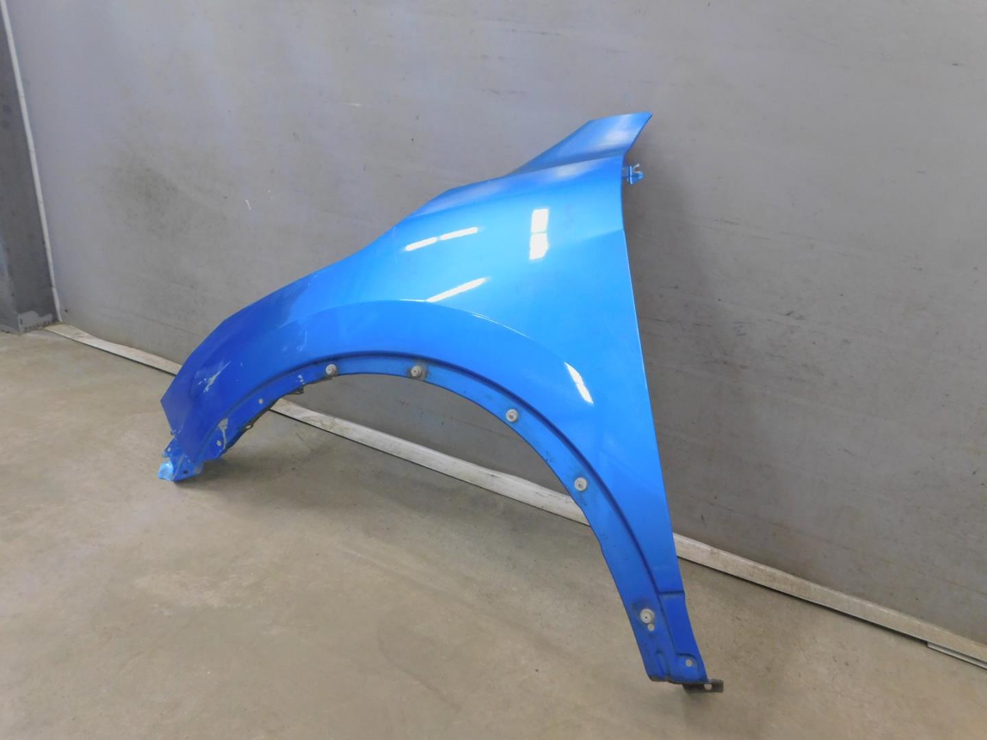 Крыло переднее левое