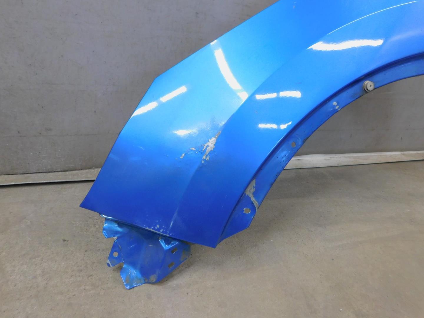 Крыло переднее левое