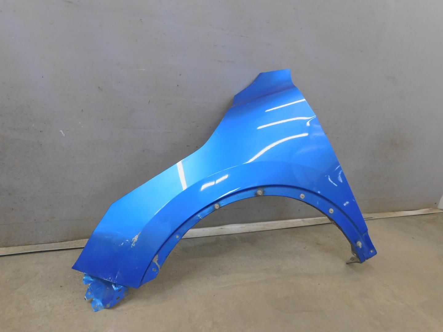 Крыло переднее левое