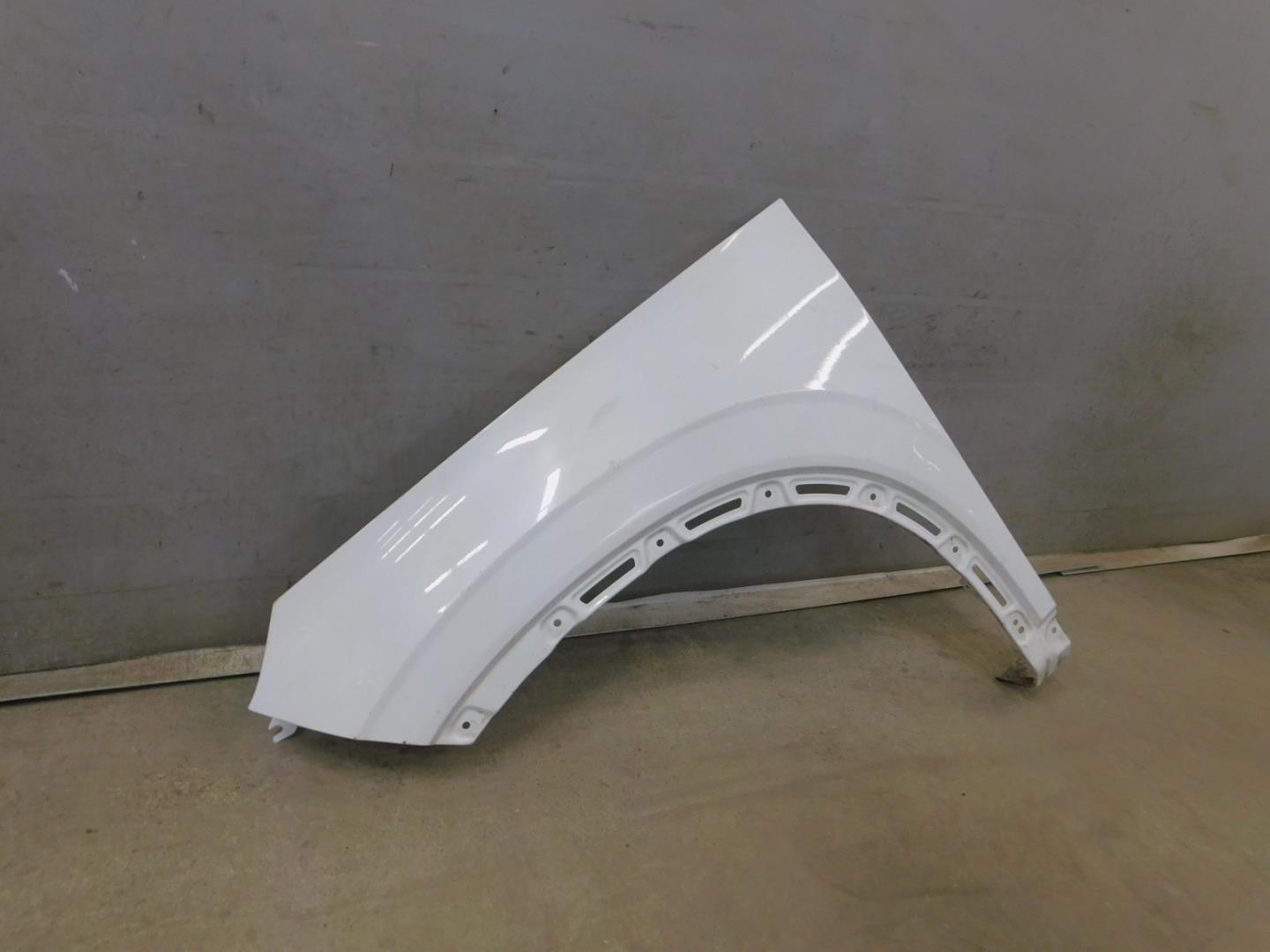 Крыло переднее левое