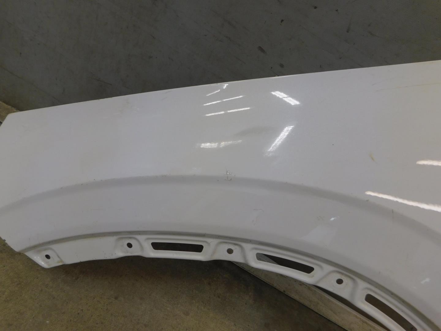 Крыло переднее левое