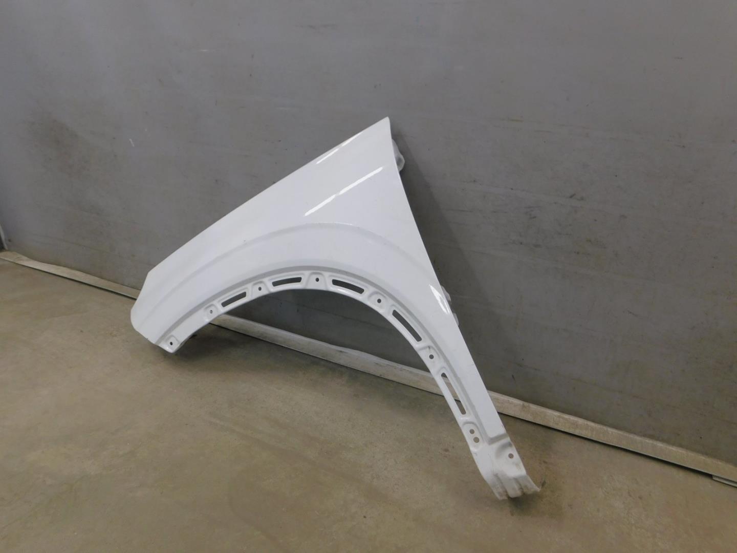 Крыло переднее левое