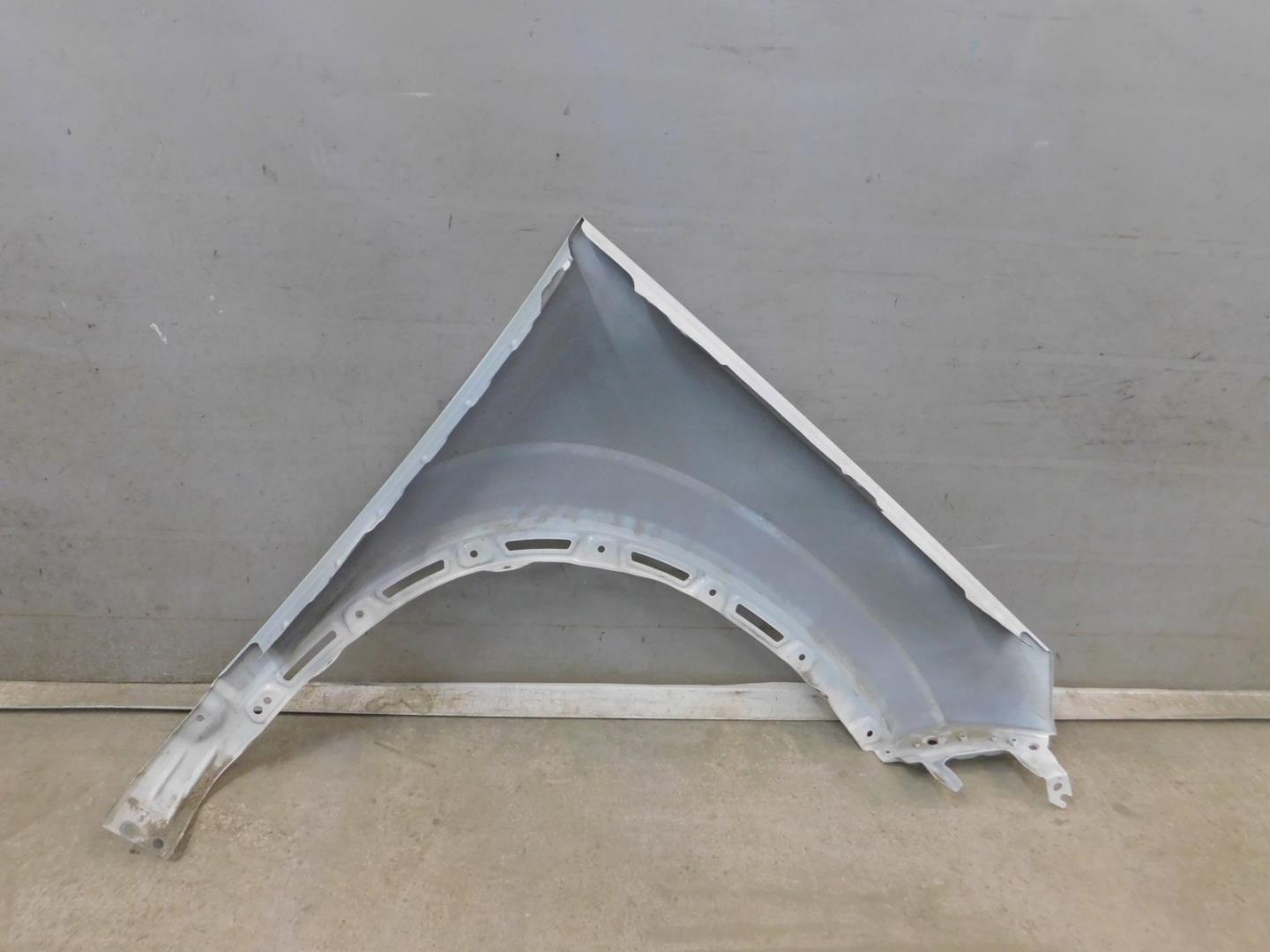 Крыло переднее левое