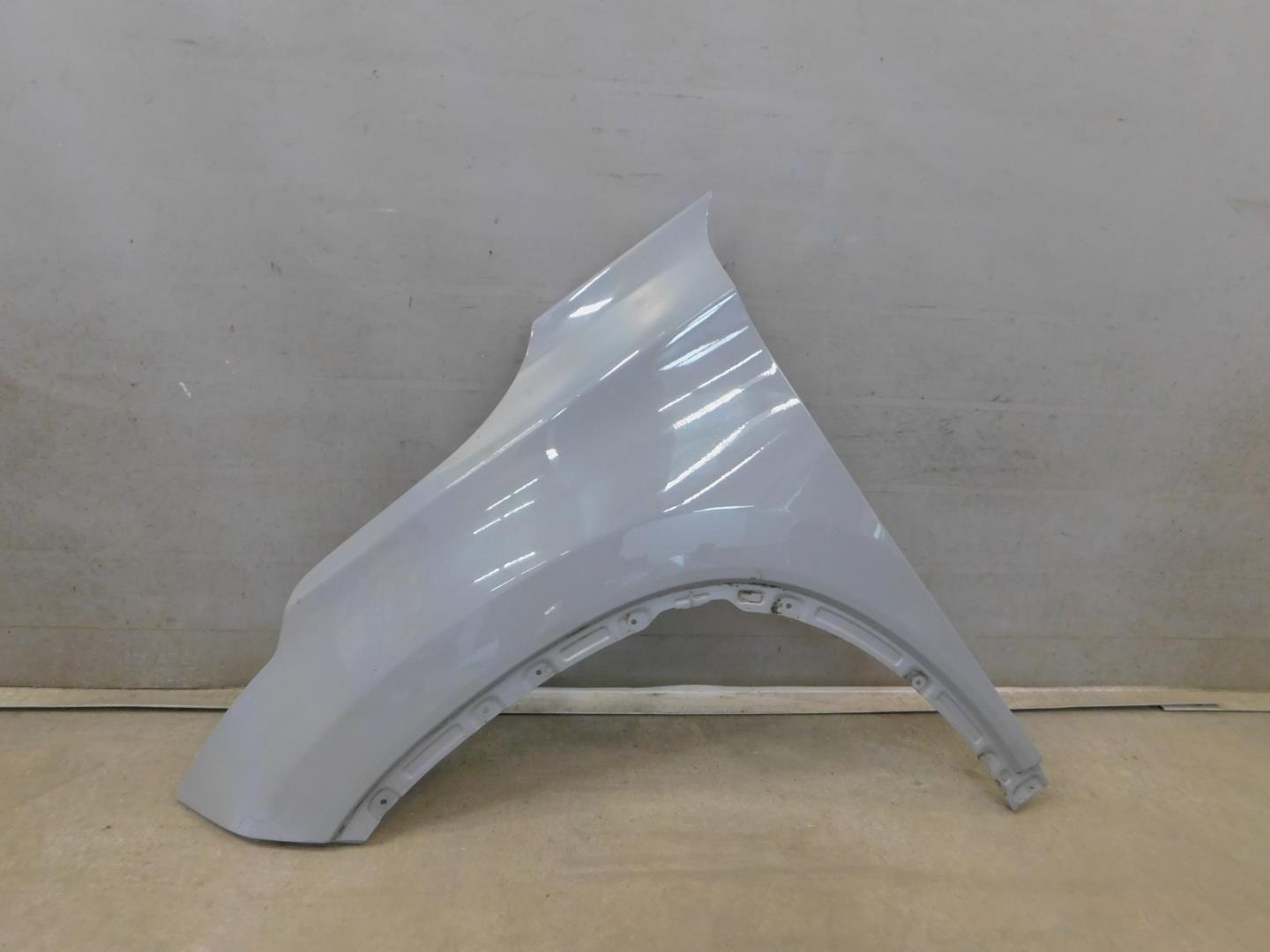 Крыло переднее левое