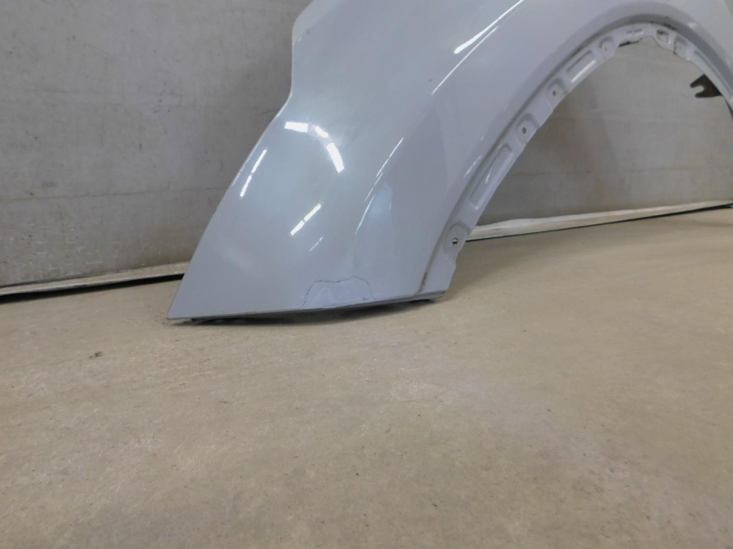 Крыло переднее левое