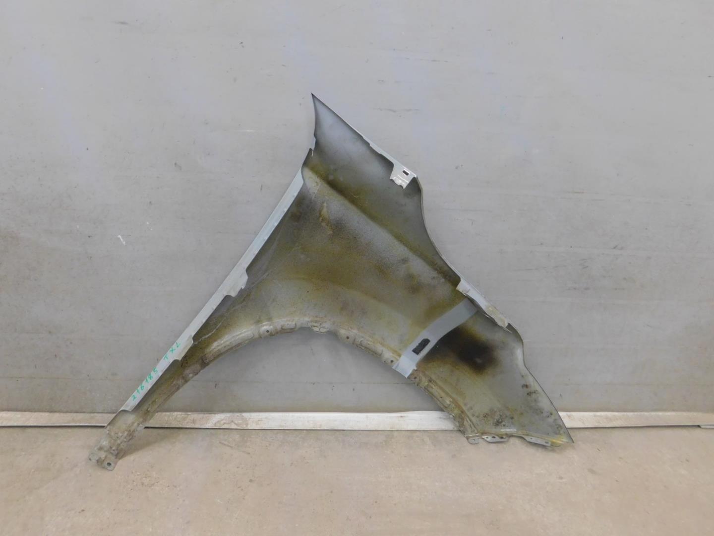 Крыло переднее левое