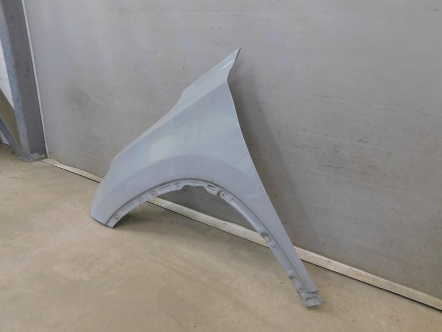 Крыло переднее левое