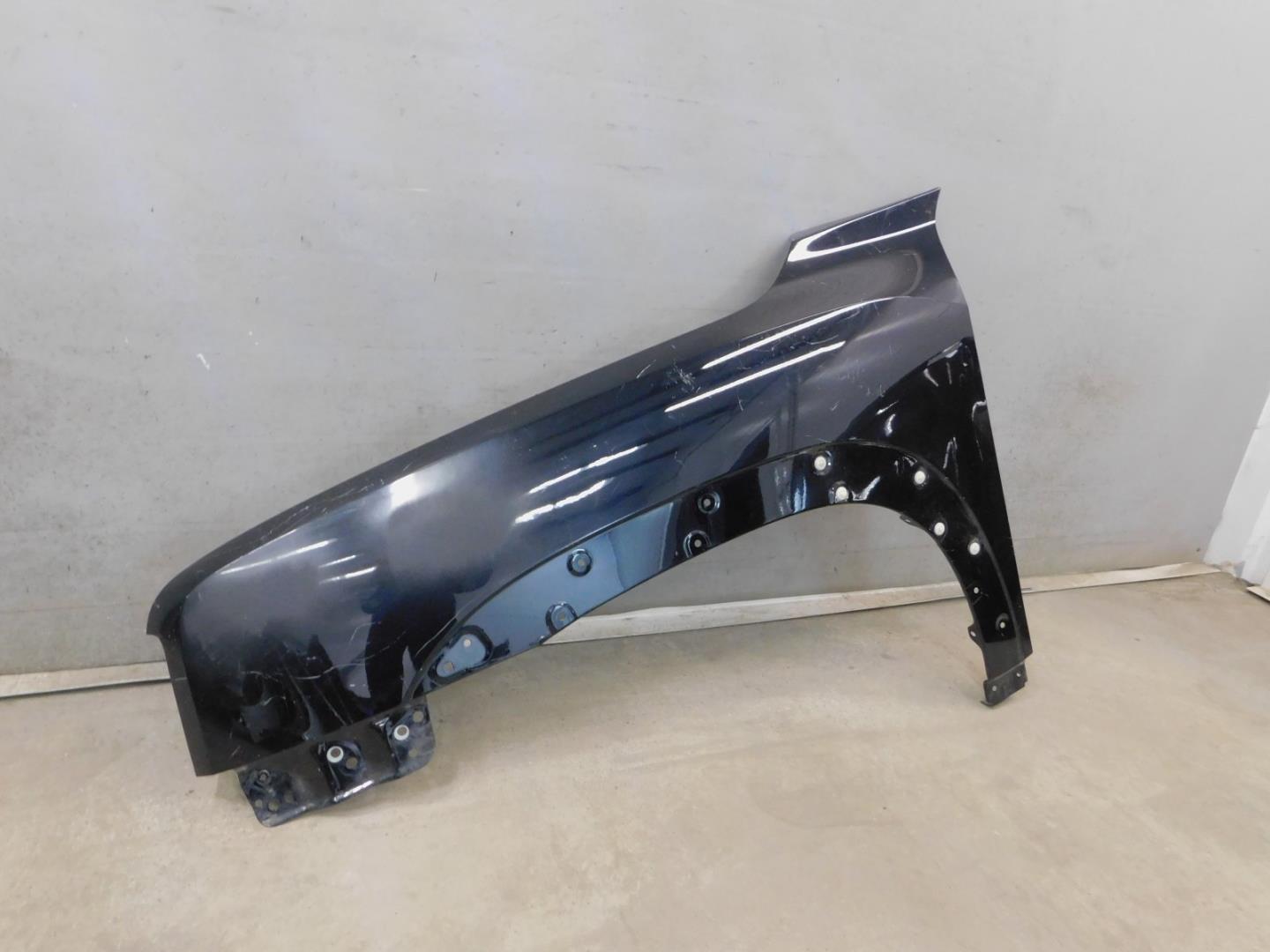 Крыло переднее левое