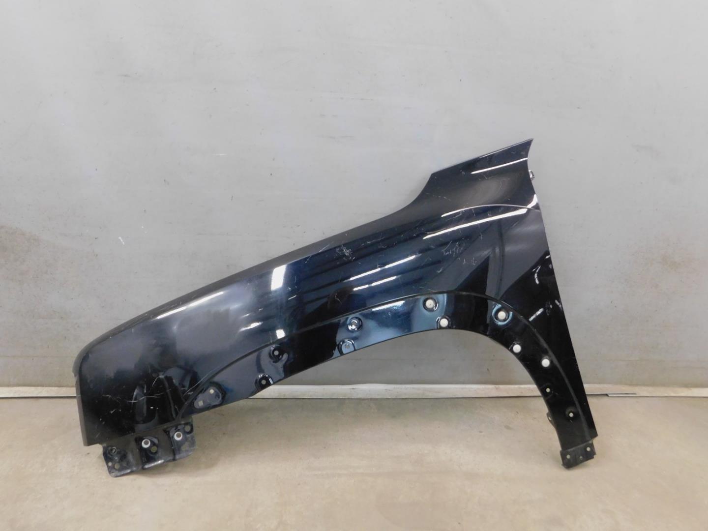 Крыло переднее левое