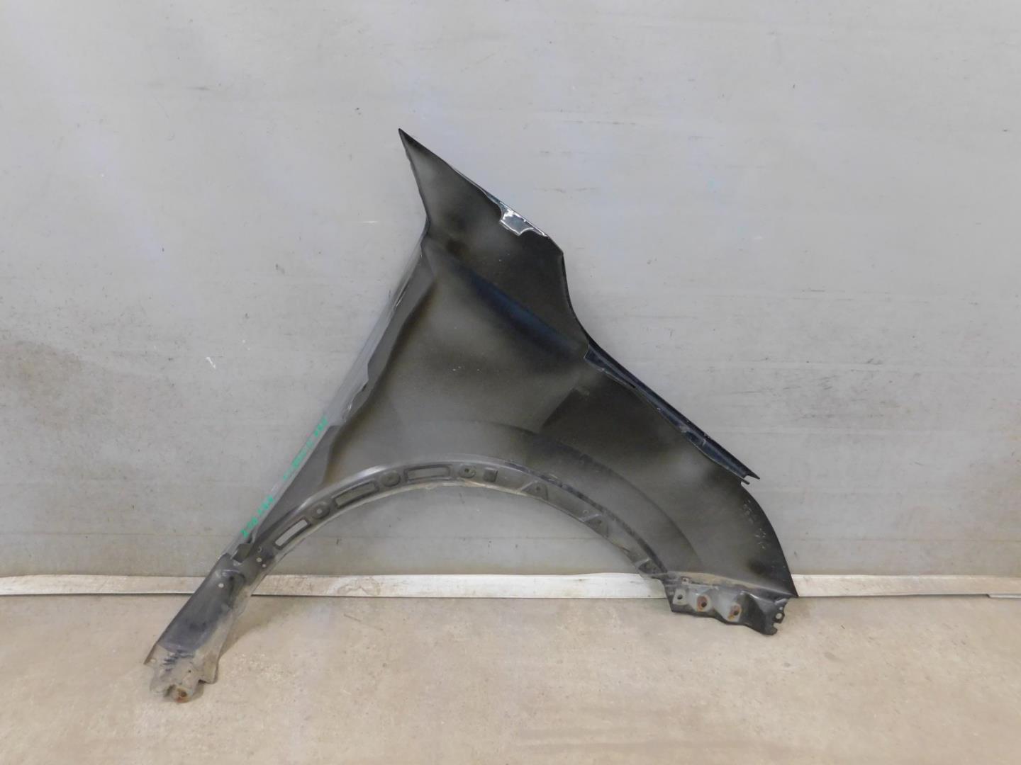 Крыло переднее левое