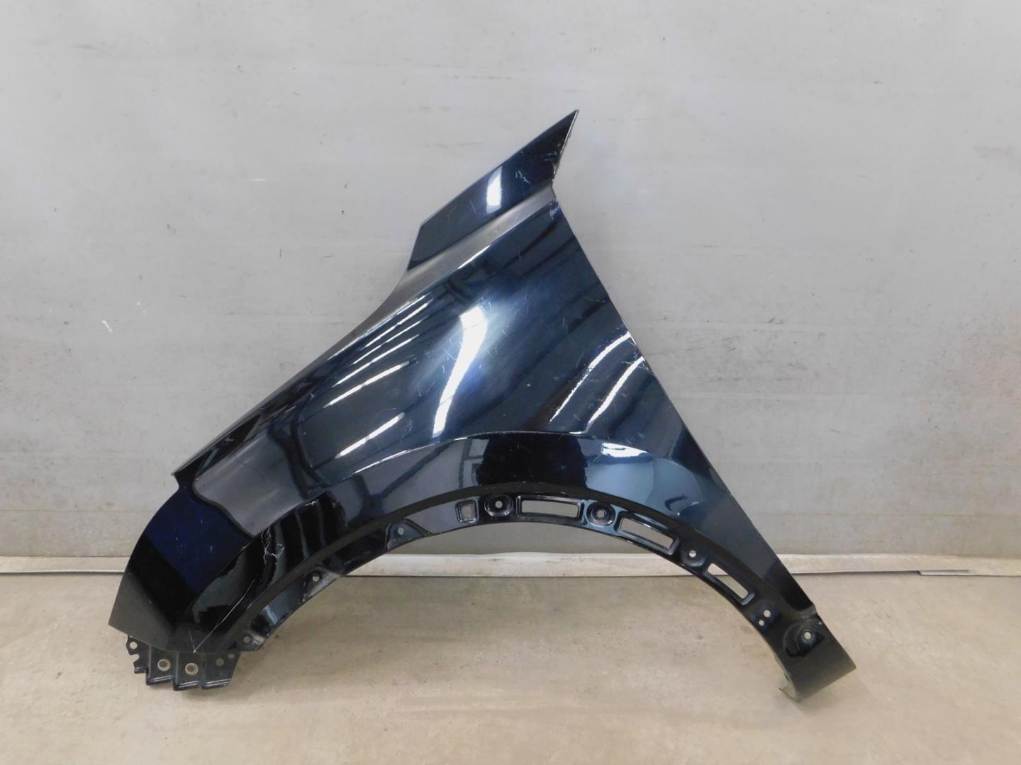 Крыло переднее левое