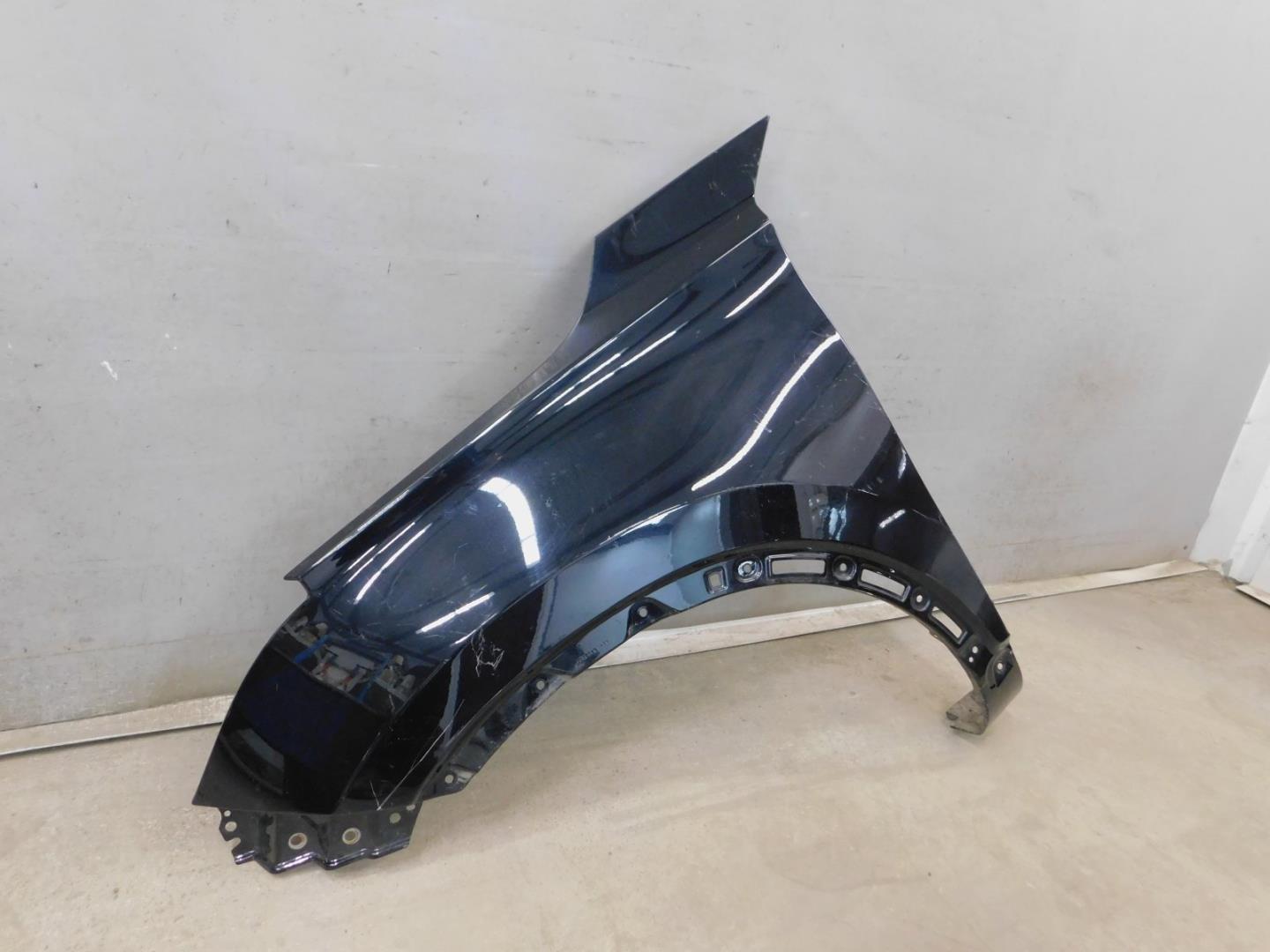 Крыло переднее левое