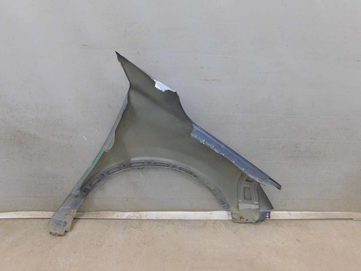 Крыло переднее левое