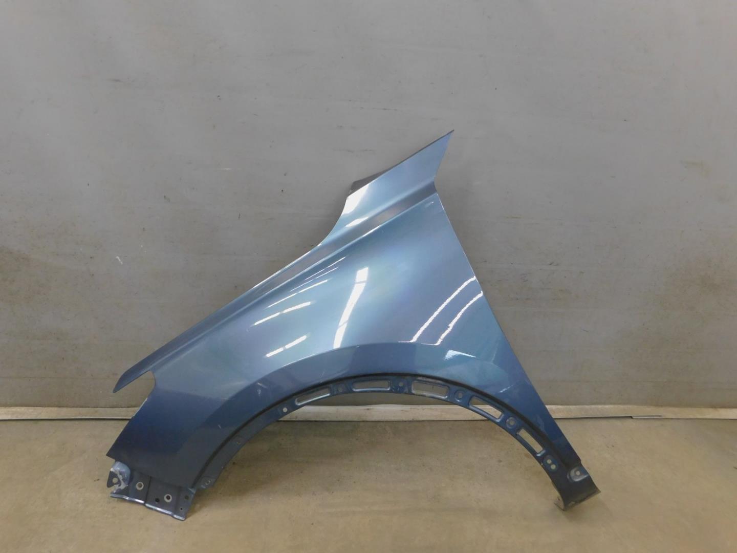 Крыло переднее левое