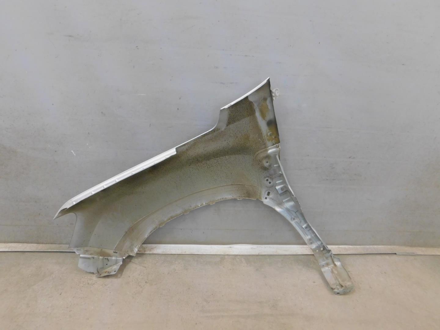 Крыло переднее правое