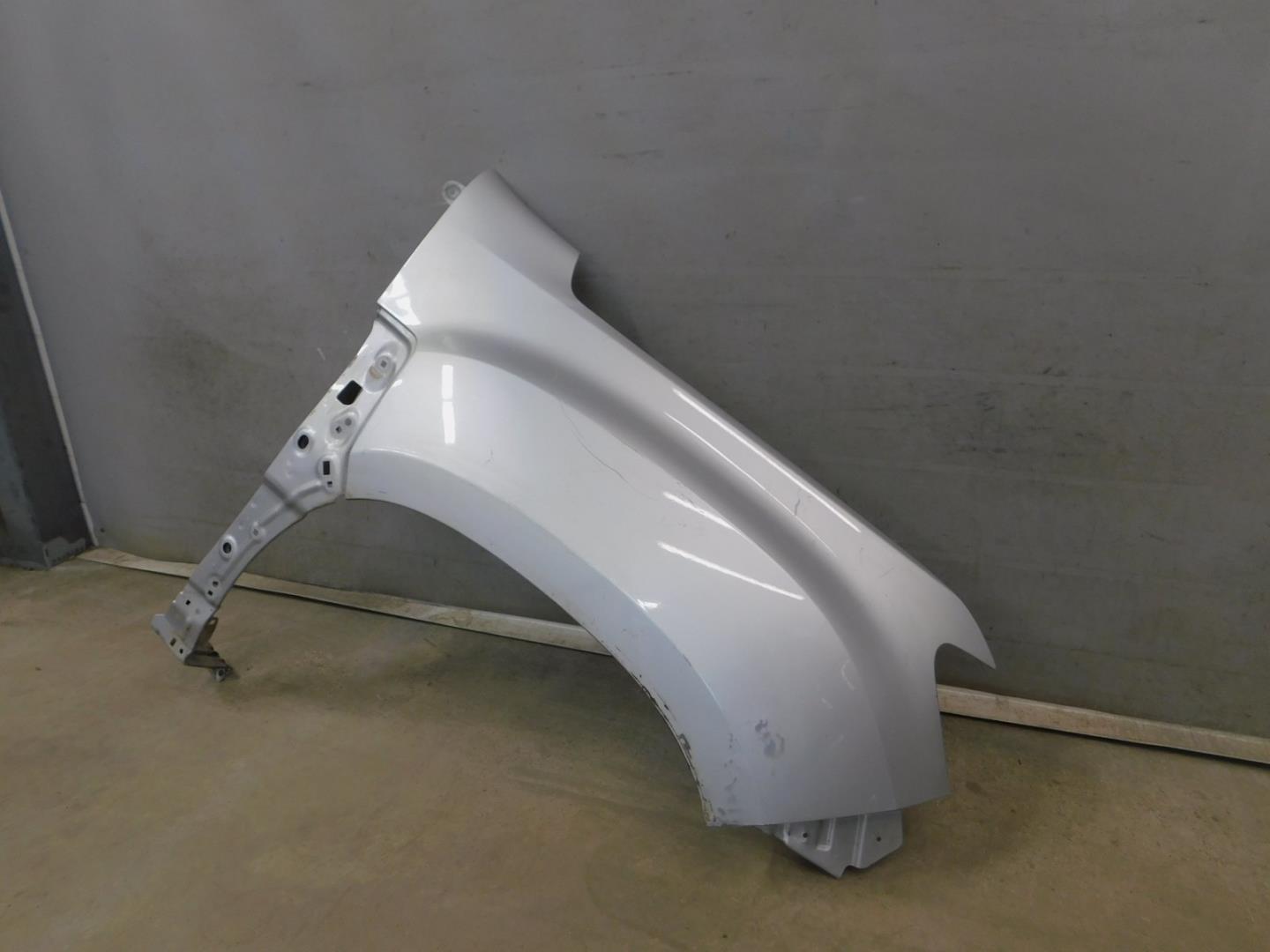Крыло переднее правое