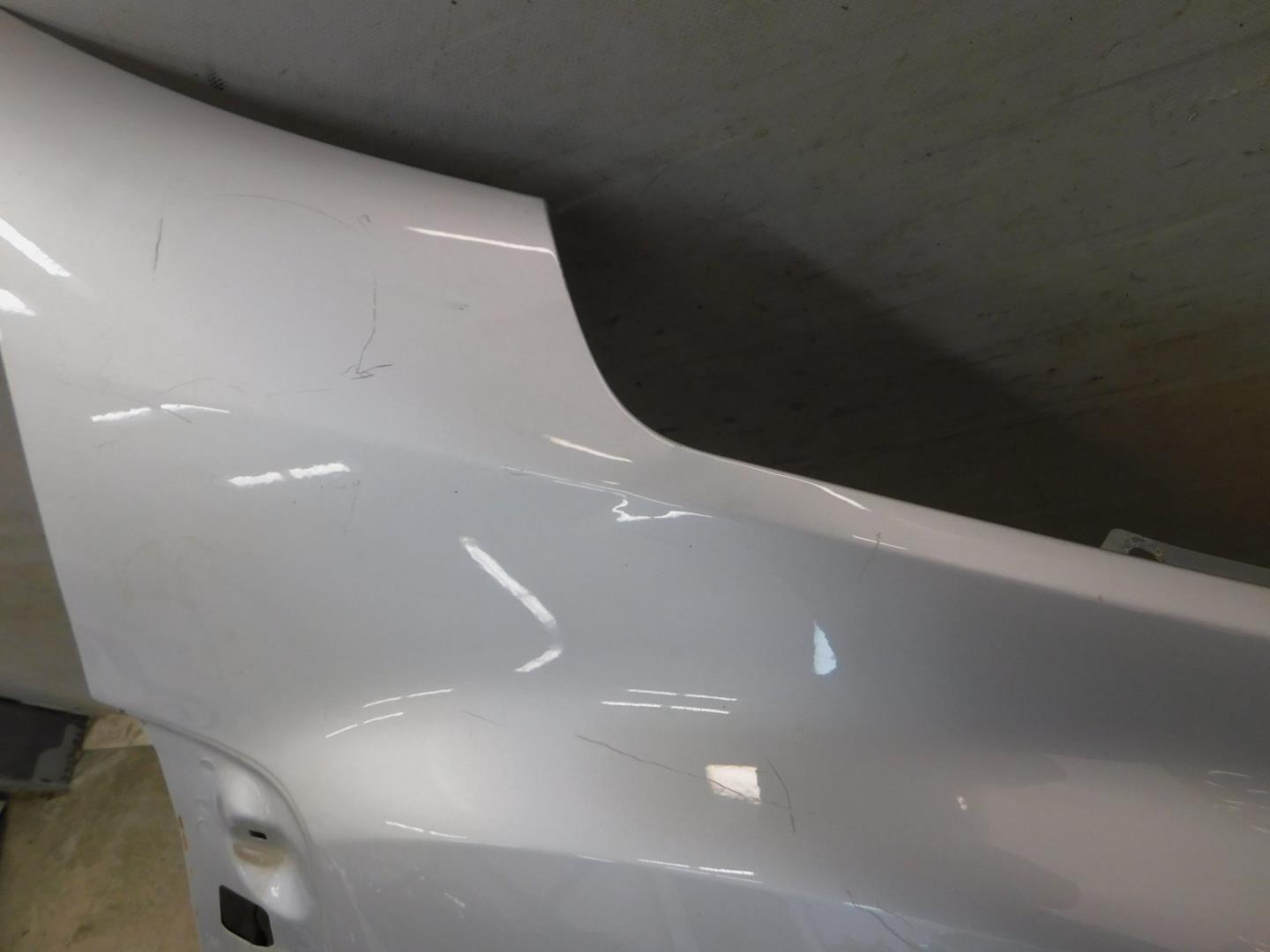 Крыло переднее правое