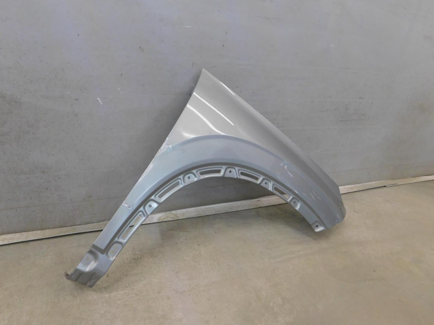 Крыло переднее правое