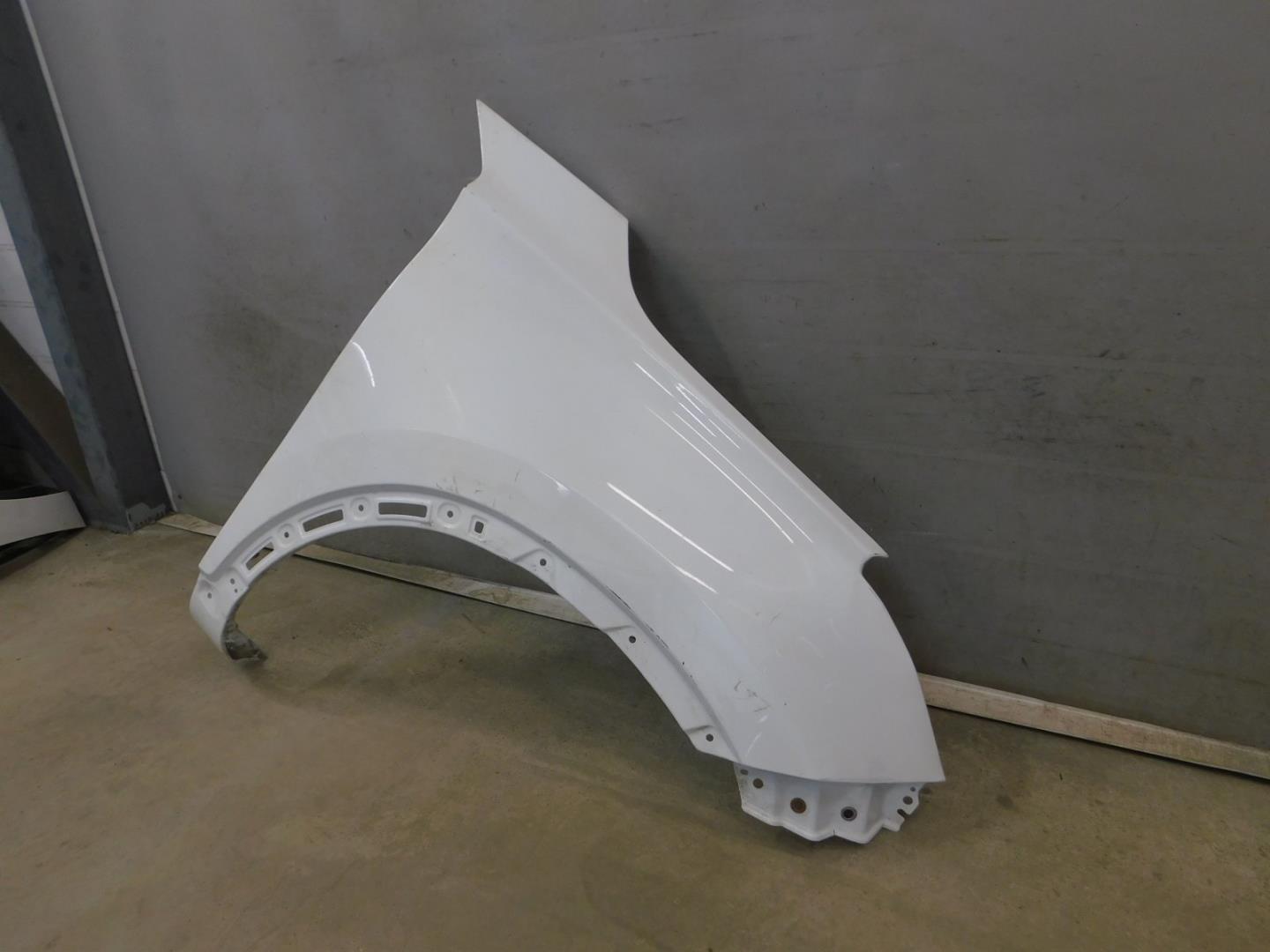 Крыло переднее правое