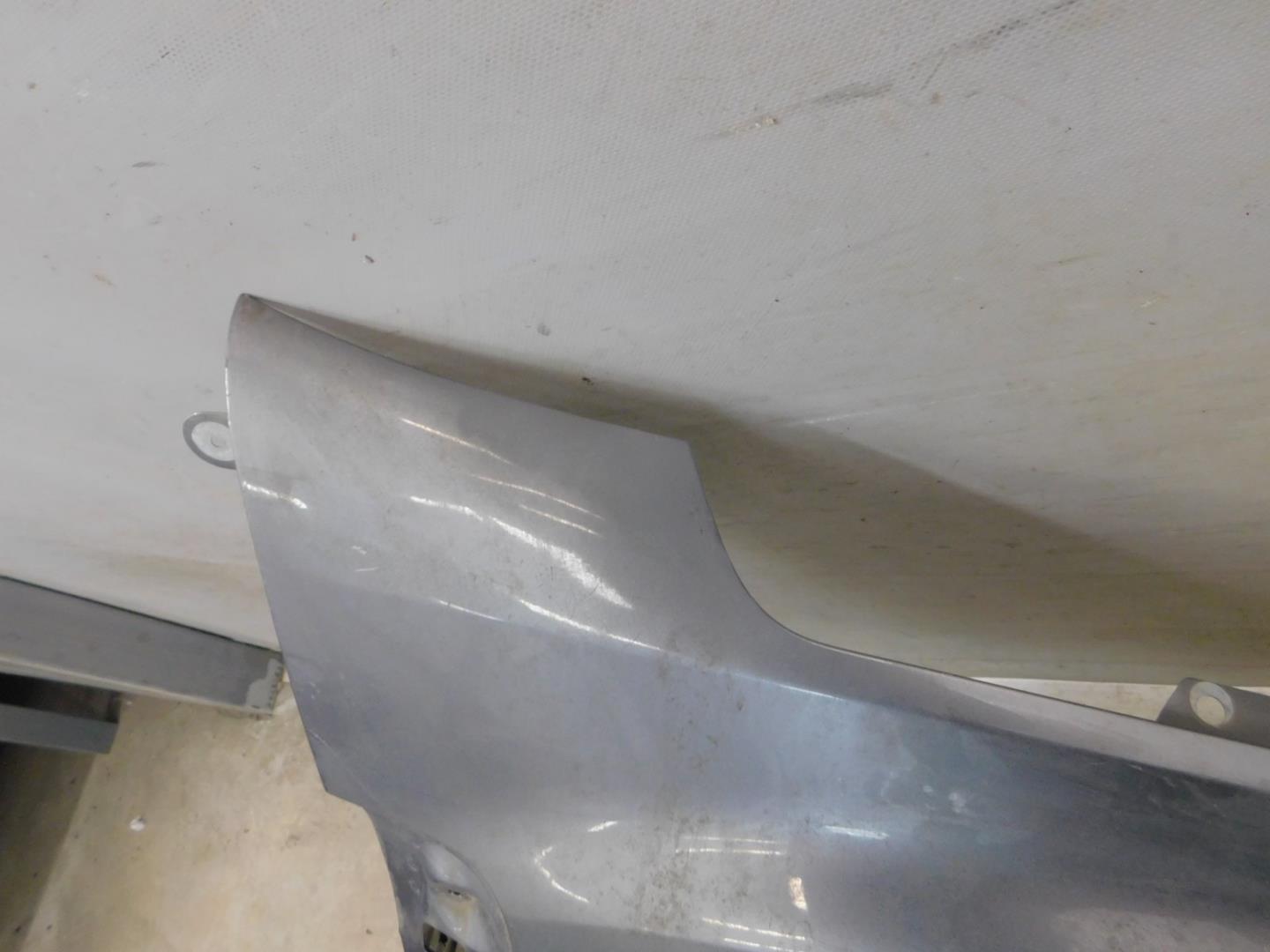 Крыло переднее правое