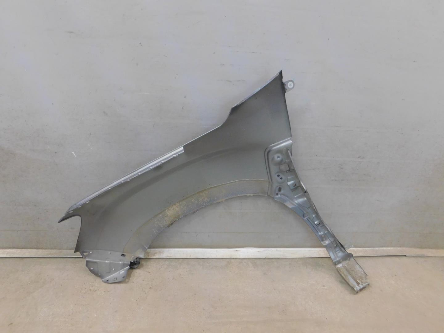 Крыло переднее правое