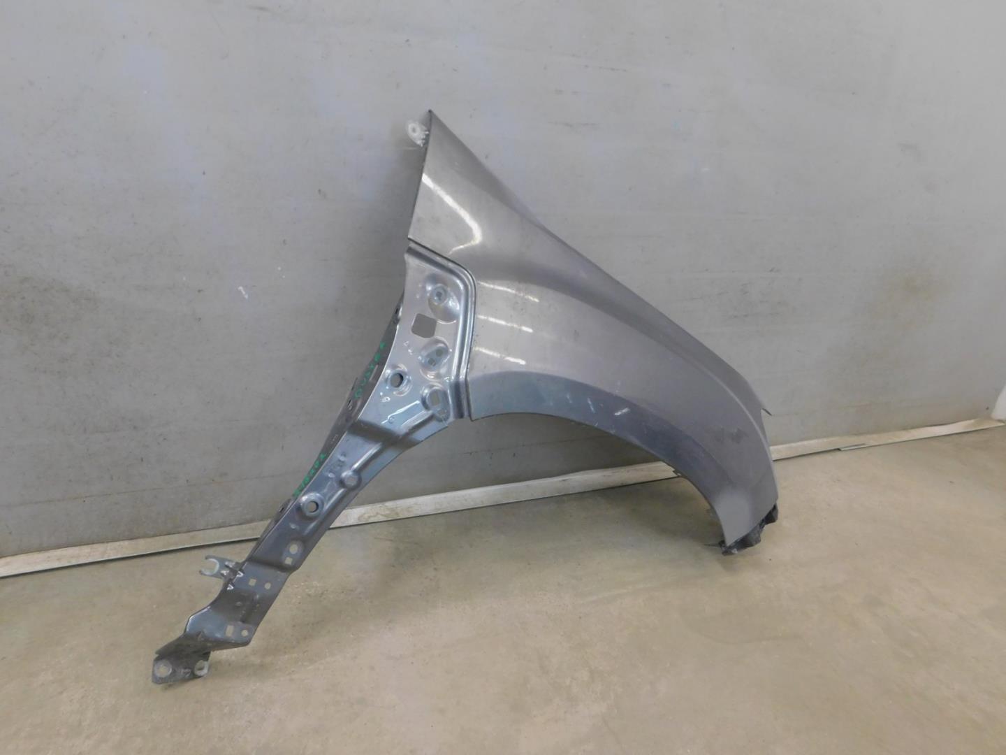 Крыло переднее правое