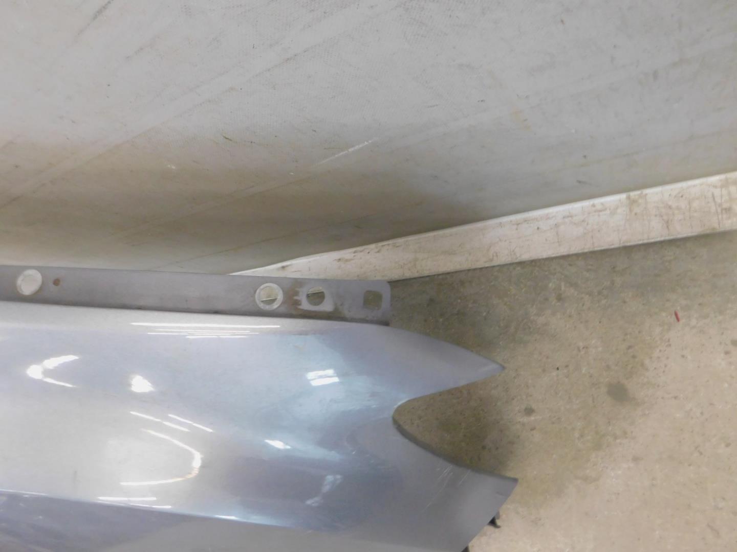 Крыло переднее правое