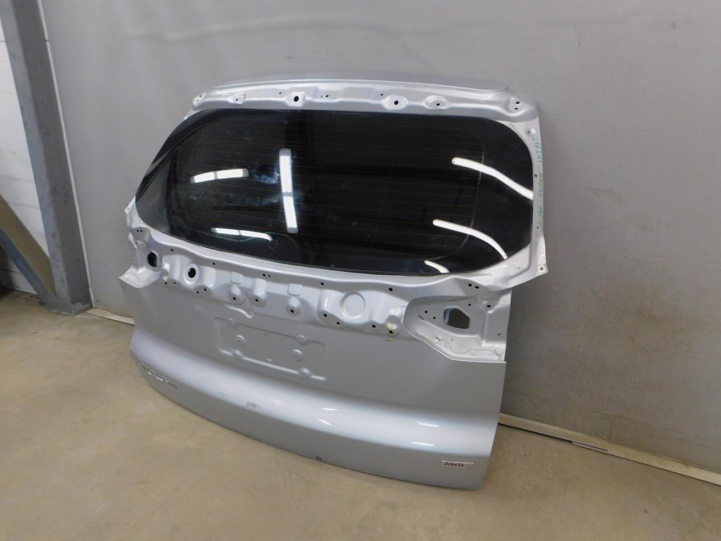 Дверь багажника