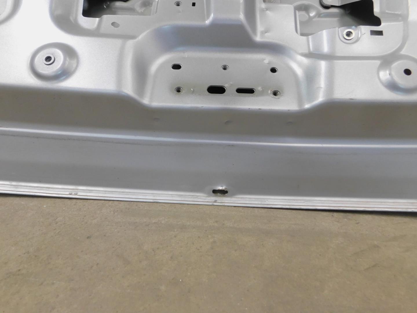 Дверь багажника