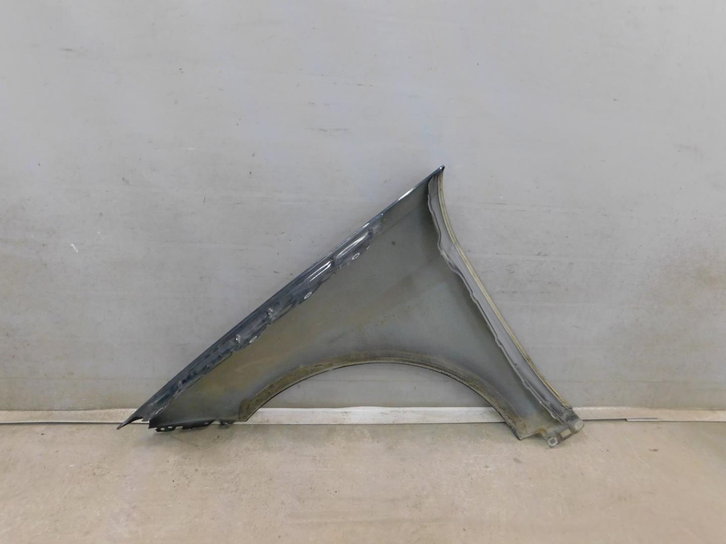 Крыло переднее правое