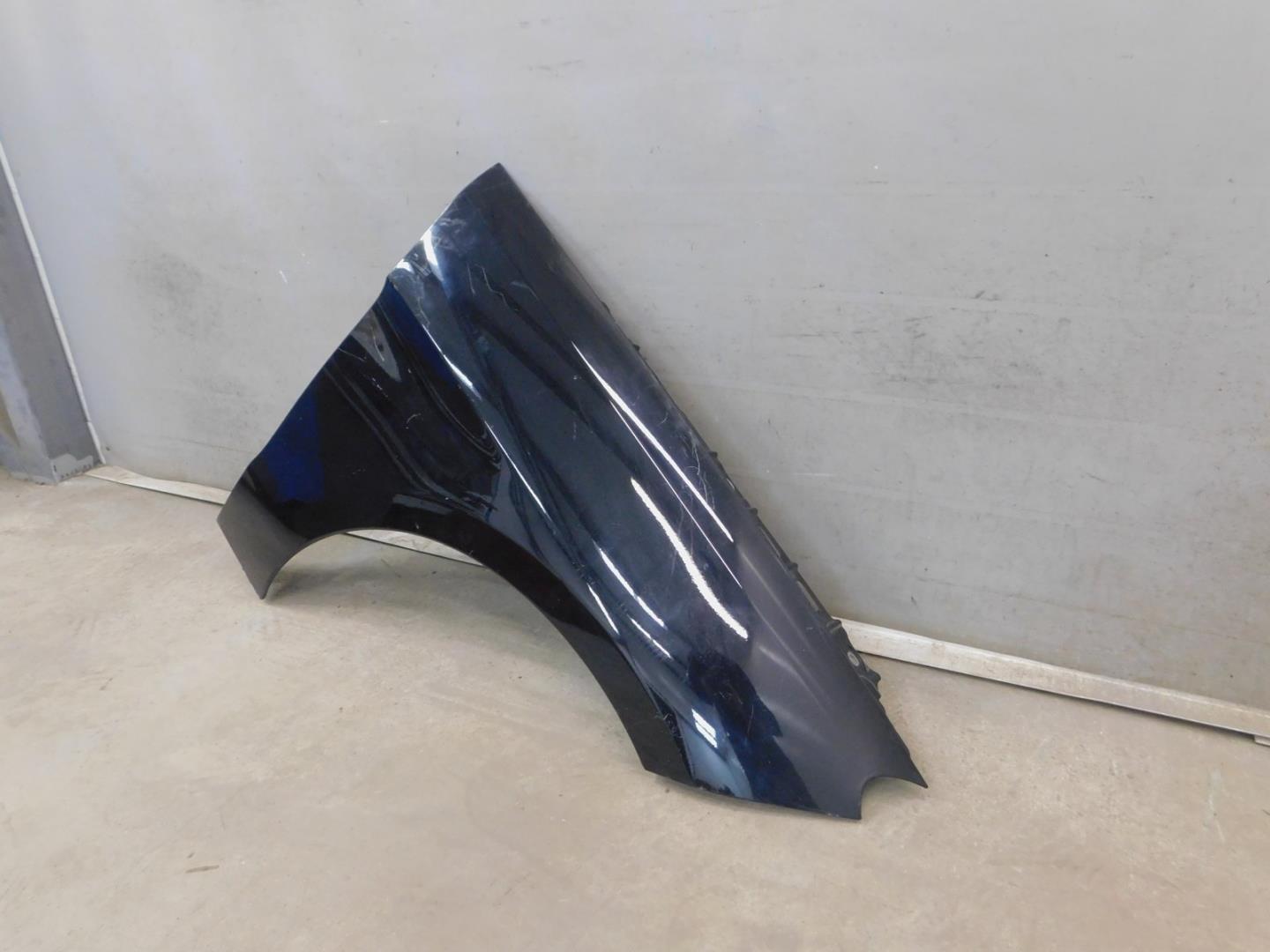 Крыло переднее правое