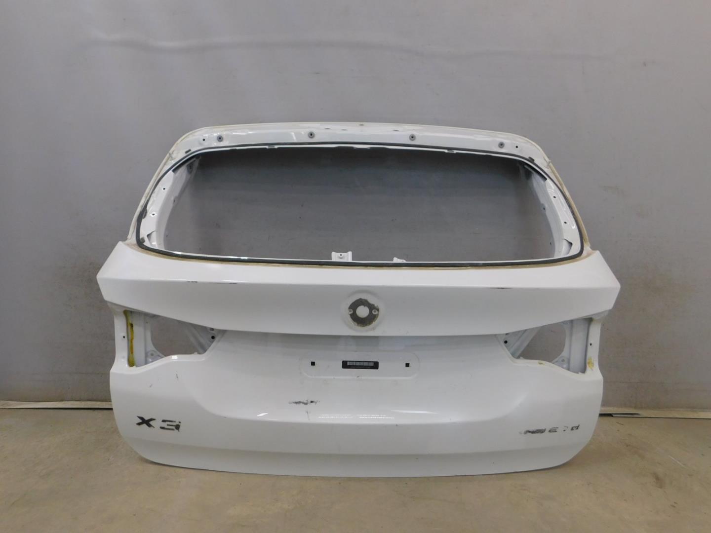 Дверь багажника