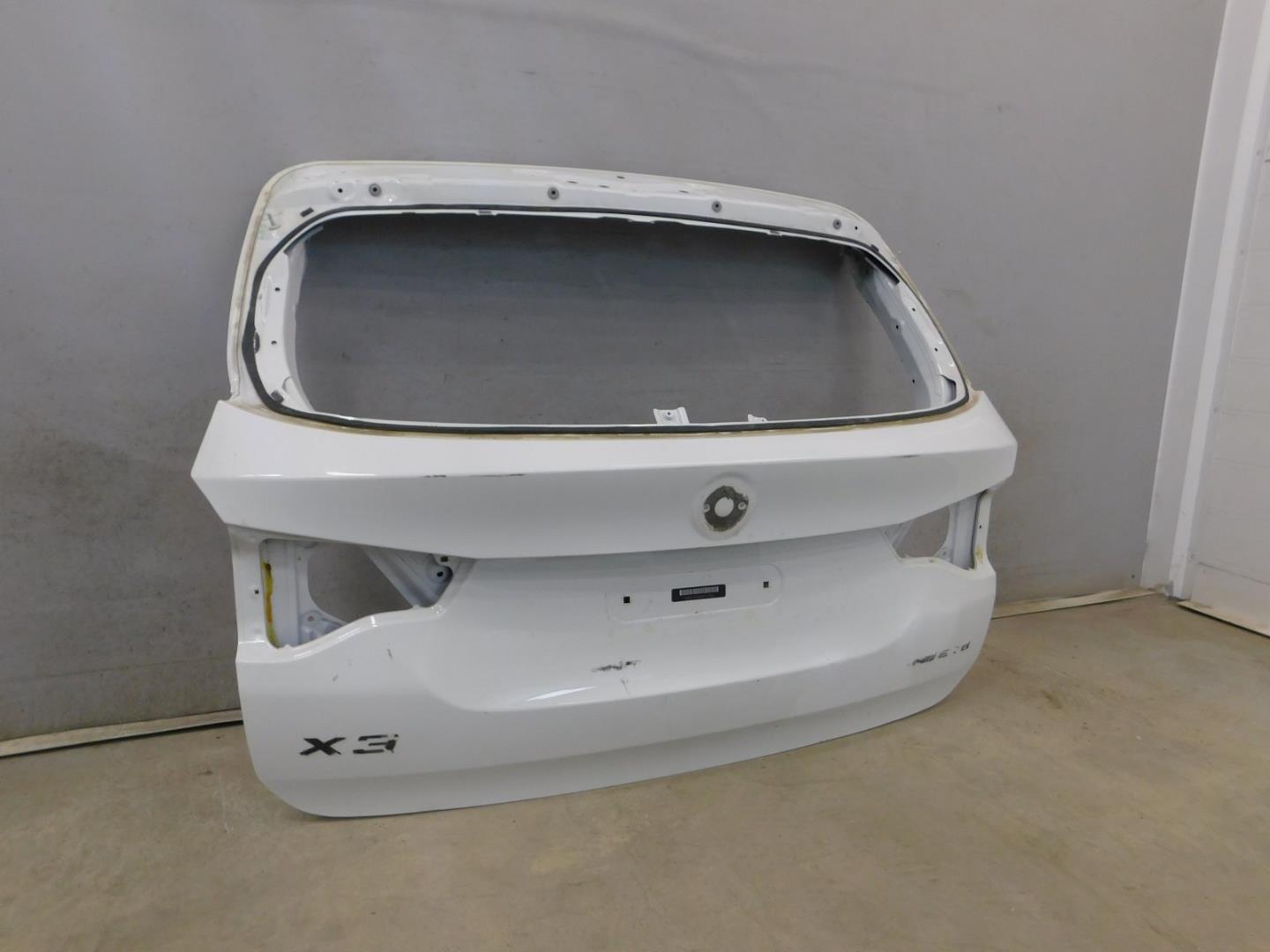 Дверь багажника