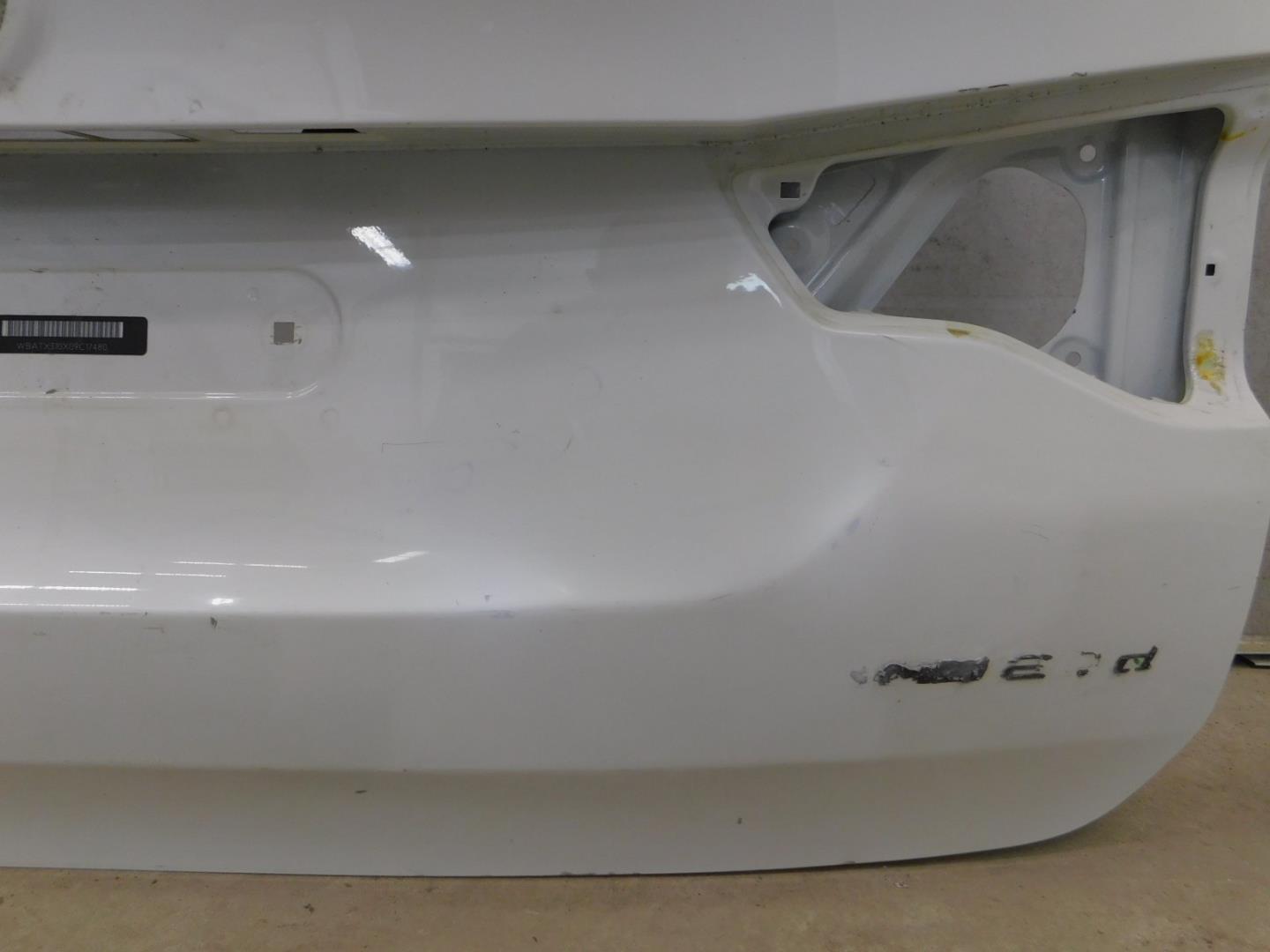 Дверь багажника