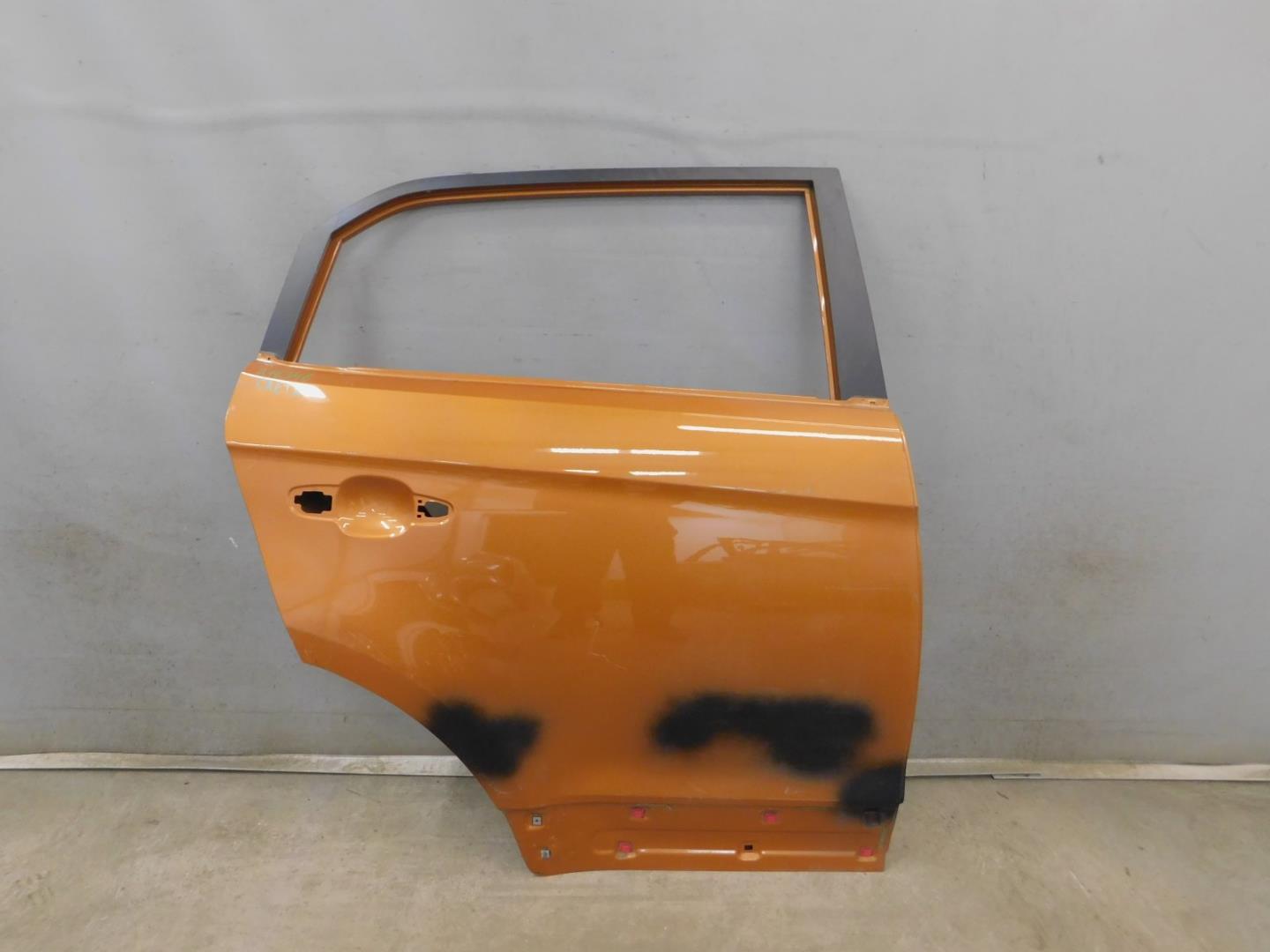 Дверь задняя правая